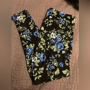 Lularoe blue roses leggings / tall & curvy